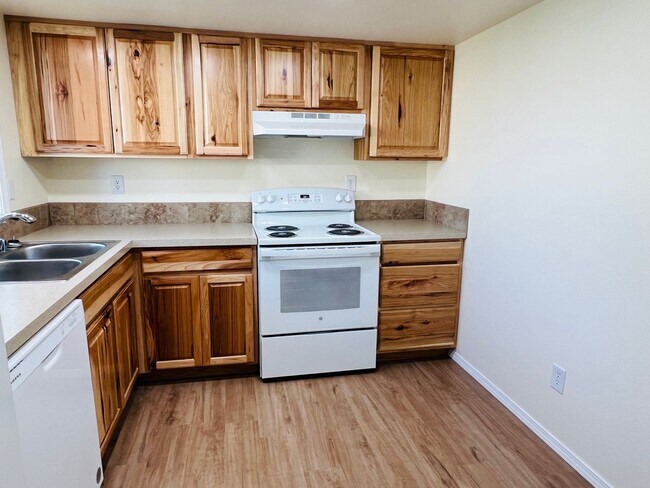 Foto del edificio - Halsey - 24415 Richards Rd Duplex