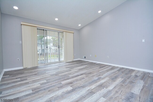 Foto del edificio - 125 Sapphire Ln