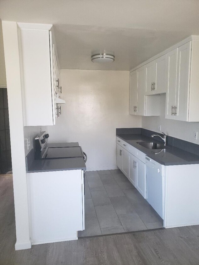 kitchen - 3102 S Durango Ave