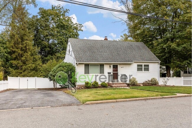 Building Photo - Spacious 4-Bedroom Home with Huge Fenced Y...