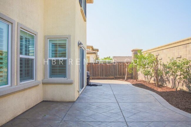 Building Photo - Questa Village - Mountain House- Spacious ...