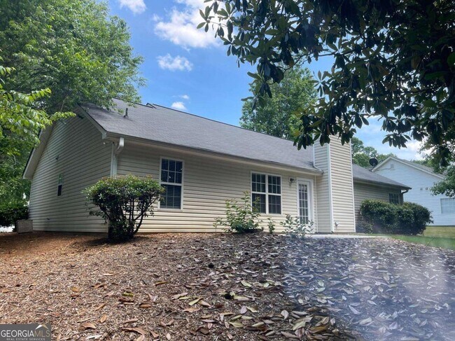 Building Photo - 3028 Express Ln NE