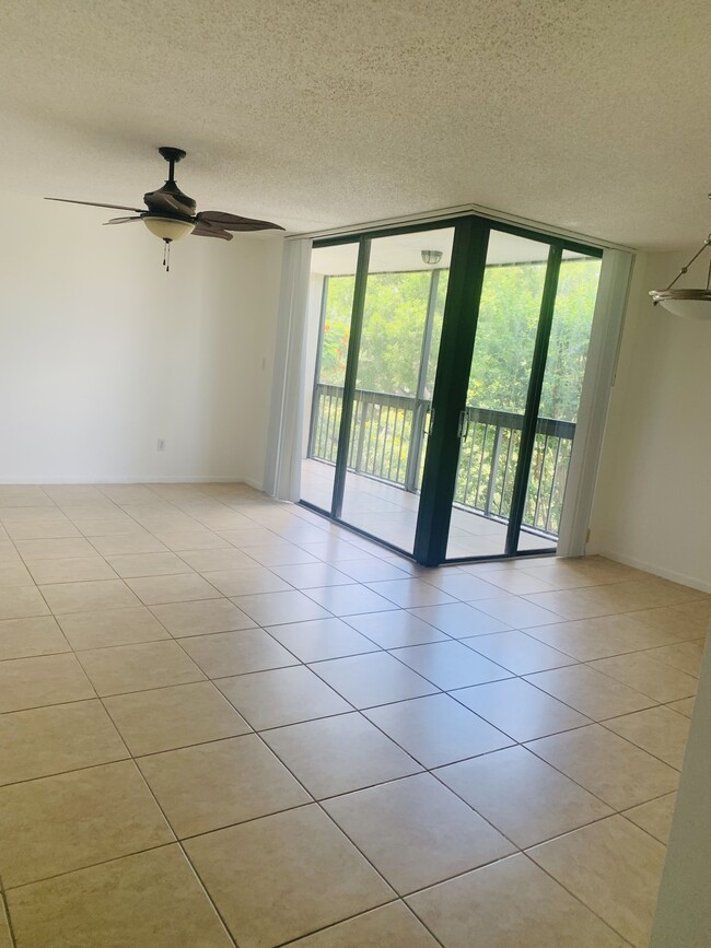 Building Photo - 820 Lavers Cir
