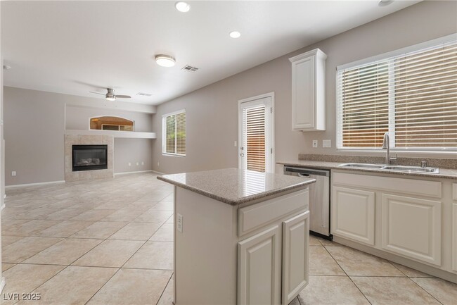 Building Photo - 655 Calamus Palm Pl