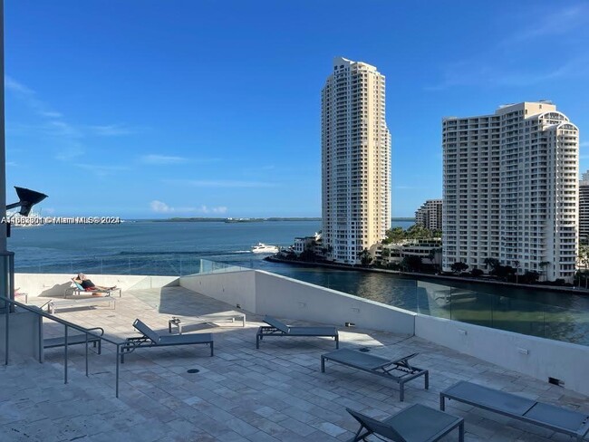 Foto del edificio - 335 S Biscayne Blvd