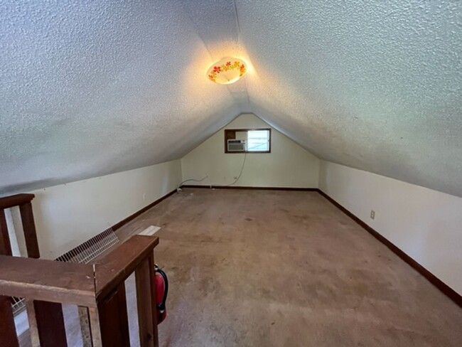 Building Photo - Renovated 1 Bedroom 1 Bath Loft for Rent!!