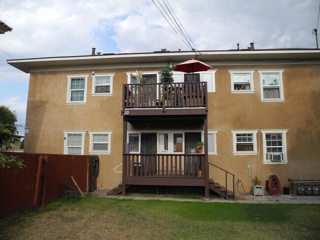 Vista trasera del apartamento - 1934 Henderson Ave