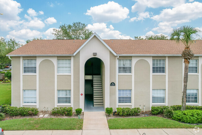 Foto del edificio - The Reserve at Pershing Oaks Condominiums