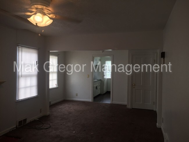 Building Photo - 626 Redwood Ave