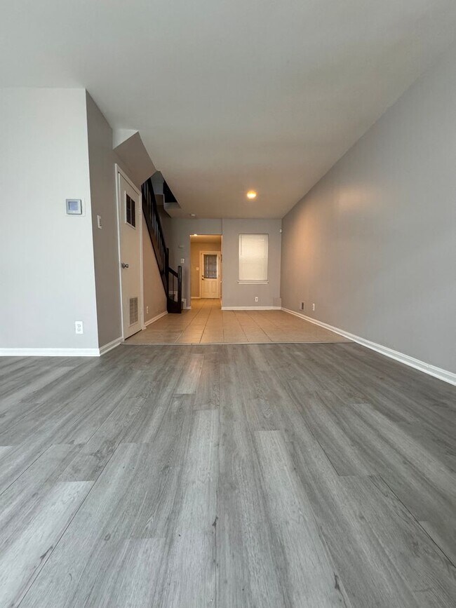 Building Photo - Beautiful 3 Bedroom 1 Bathroom West Baltim...