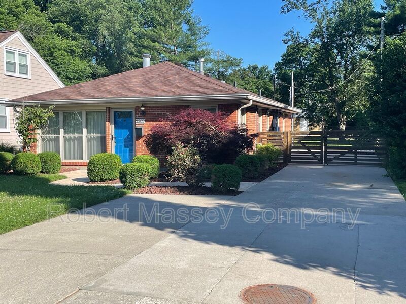 Photo - 2383 Clarendon Avenue