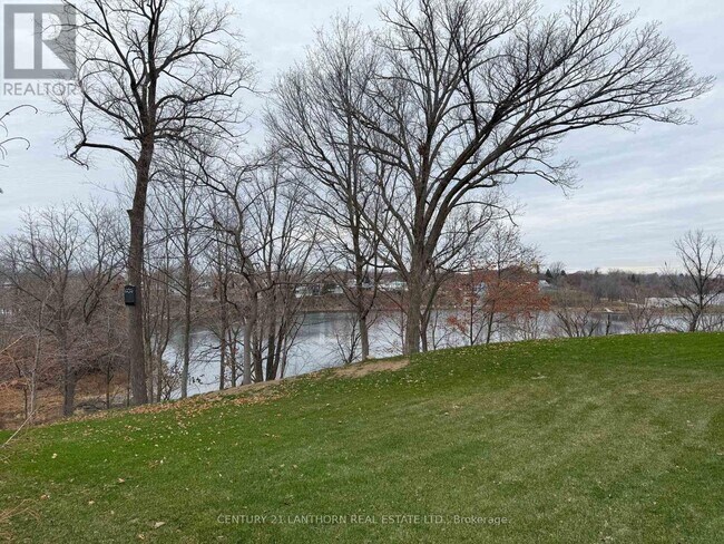 Photo du bâtiment - 12 Clara Dr