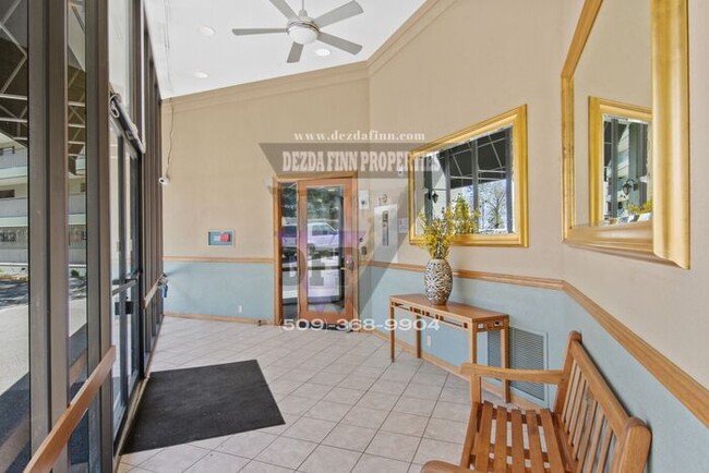 Building Photo - Gorgeous 2 bed, 2 bath condo in prestigiou...