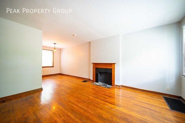 Foto del edificio - 213 E Hudson St