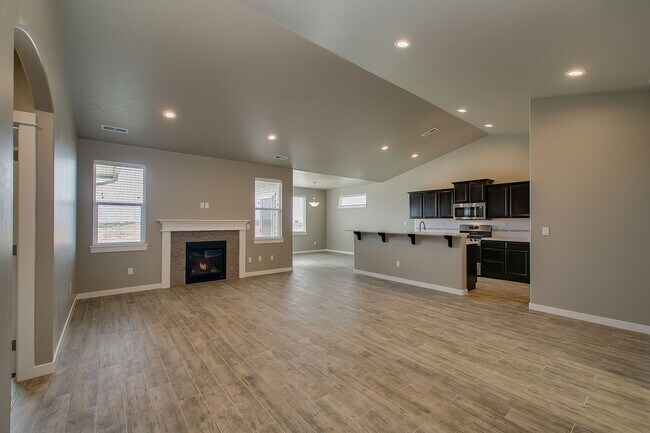 Building Photo - Close to Micron!  5 Bedroom 3 Full Baths -...