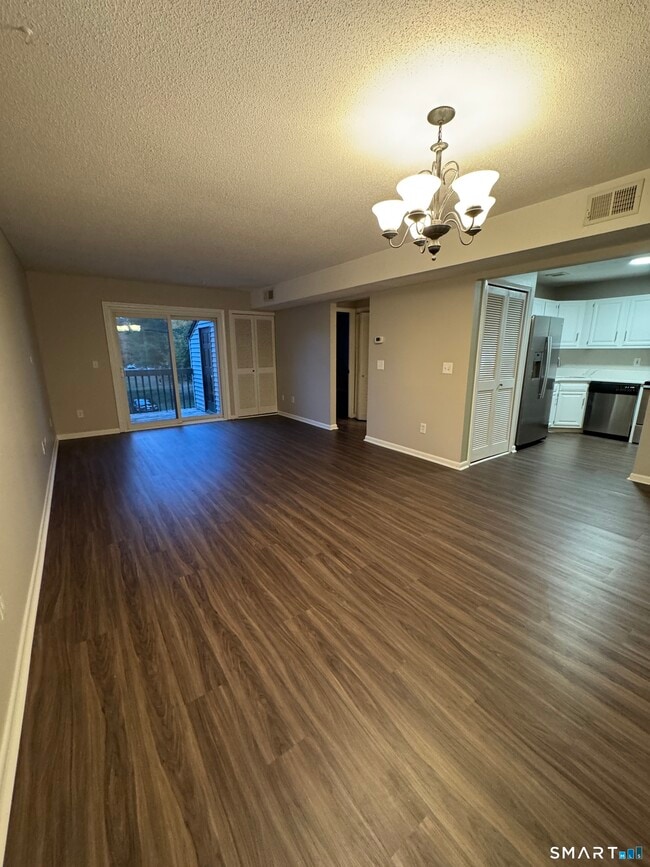 Building Photo - 512 Twin Circle Dr