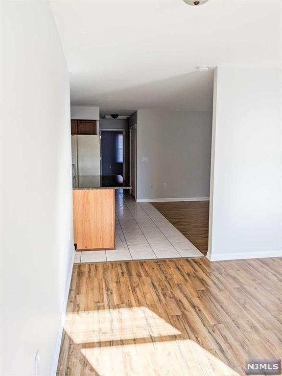 Enter into Family room and Kitchen - 10 Elm Ct