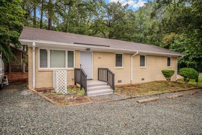 Photo - 221 Howell St House