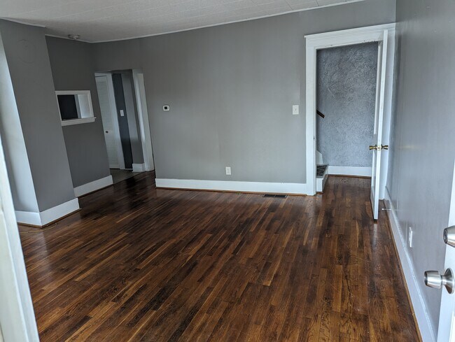 Entry/Living Room - 23 N Main St