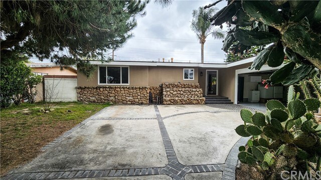 Building Photo - 1306 W Baker Ave