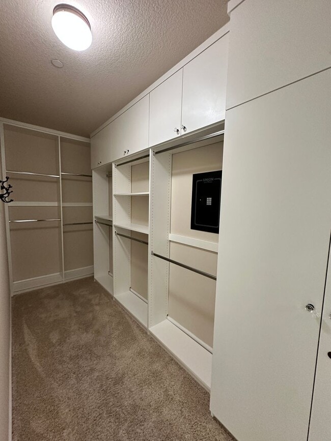 Building Photo - Gorgeous 4 Bedroom 2.5-Bath House in Tigar...