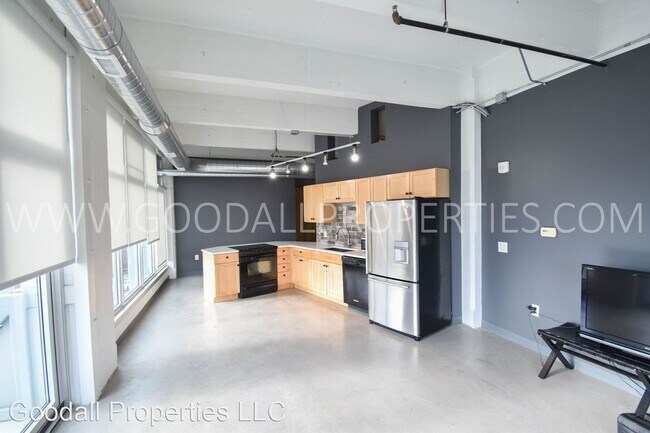 Building Photo - 1 br, 1 bath House - 120 SW 5th St #407