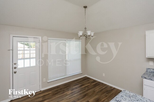 Foto del edificio - 2505 Hidden Springs Dr