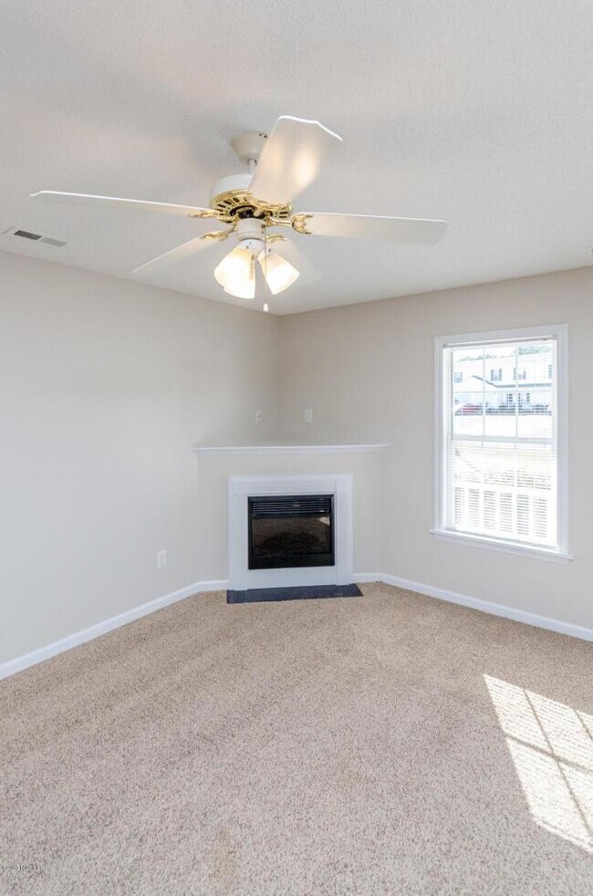 Building Photo - Nice 2 Bedroom Townhome - 348 Winners Circ...