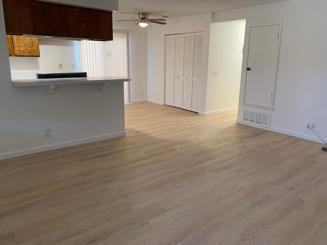 Foto del edificio - 8828 N Bank Dr