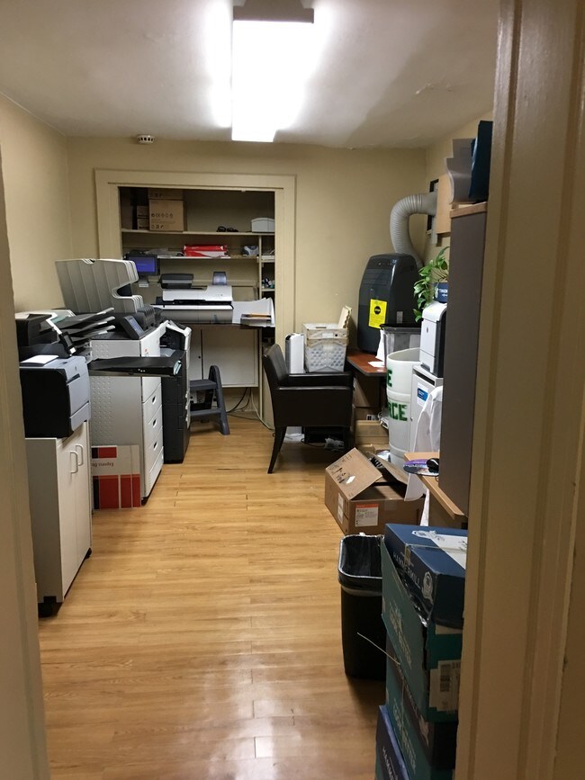 Building Photo - 67 E 77th St