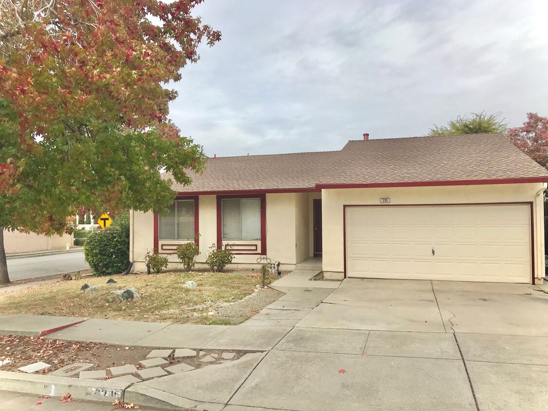 Primary Photo - Lovely home in Warm Springs neighborhood –...