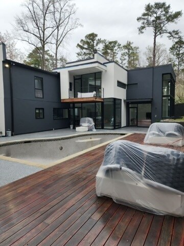 Foto del edificio - 4205 Peachtree Dunwoody Rd