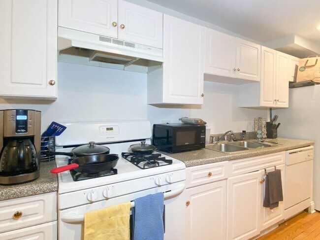 Foto del edificio - 922 W Addison St