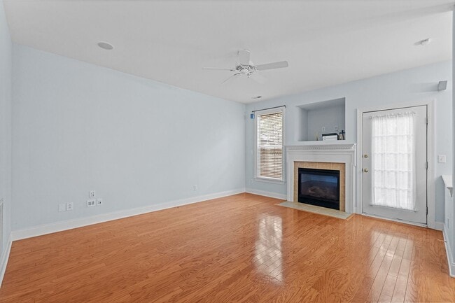 Building Photo - ** Spacious Townhome in Great Brier Creek Location**