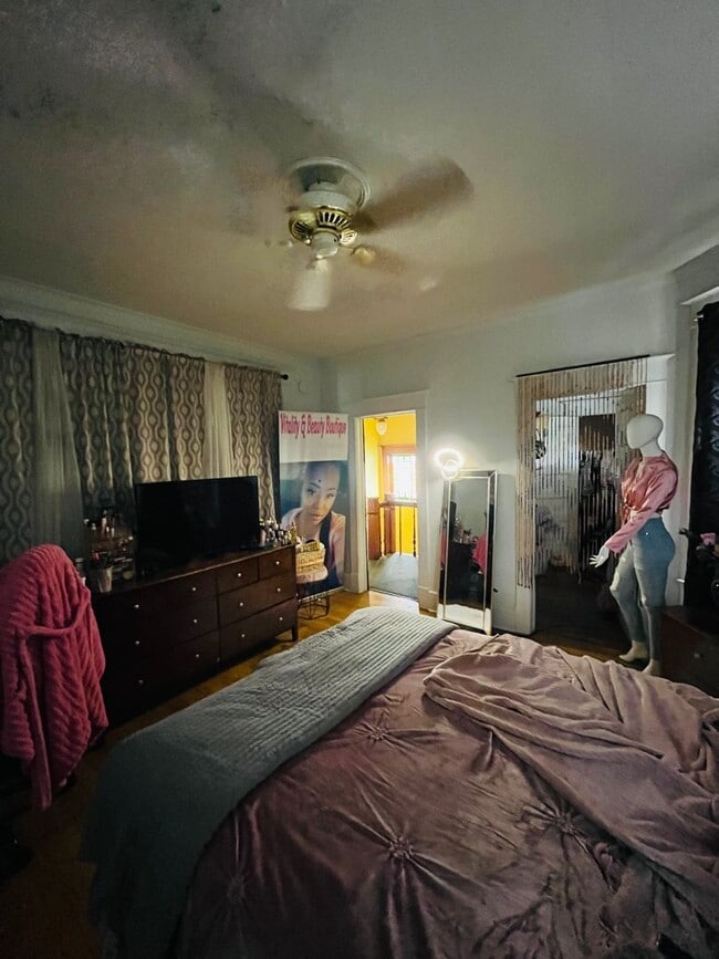 Foto del edificio - Large 3 bedroom on a great quiet street.