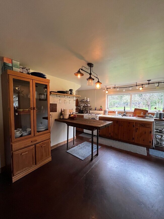 Foto del edificio - 1,100 square foot cottage on private 80 ac...