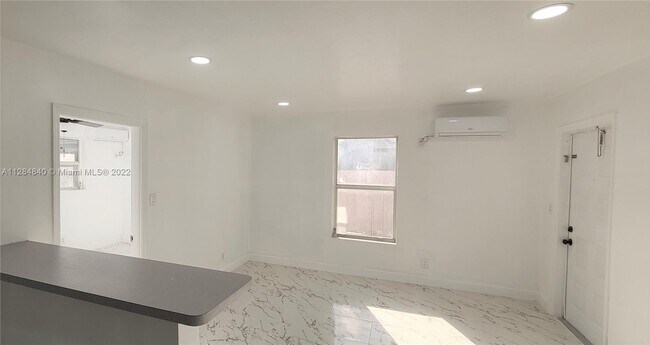 Building Photo - 4172 SW 21st St