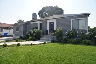 Building Photo - 7622 S Lincoln St