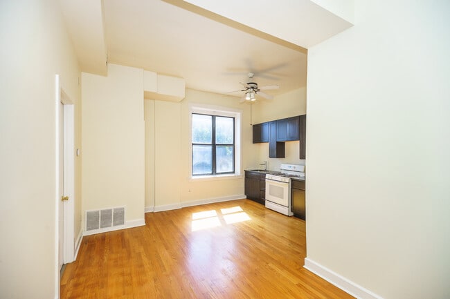 Living Room/Kitchen - 1434 W Taylor St