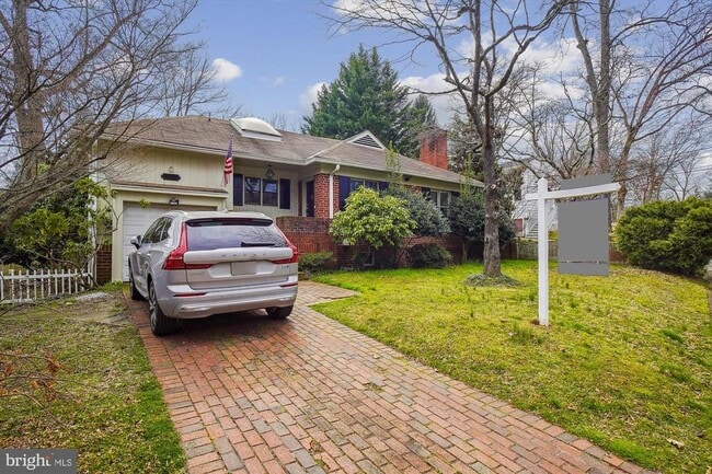 Foto del edificio - 5215 Brookeway Dr