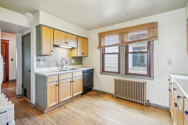 Building Photo - 1597 Lafond Ave