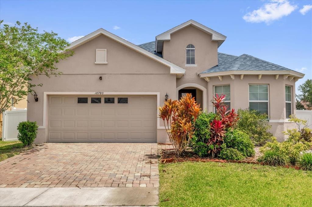 Foto principal - 16780 Meadows St
