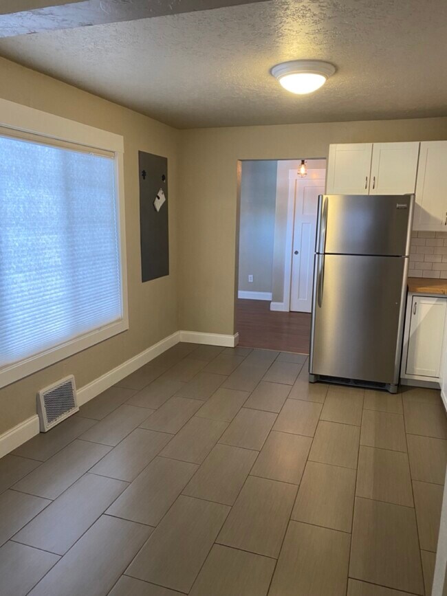 Kitchen / Dining - 515 NE Revere Ave