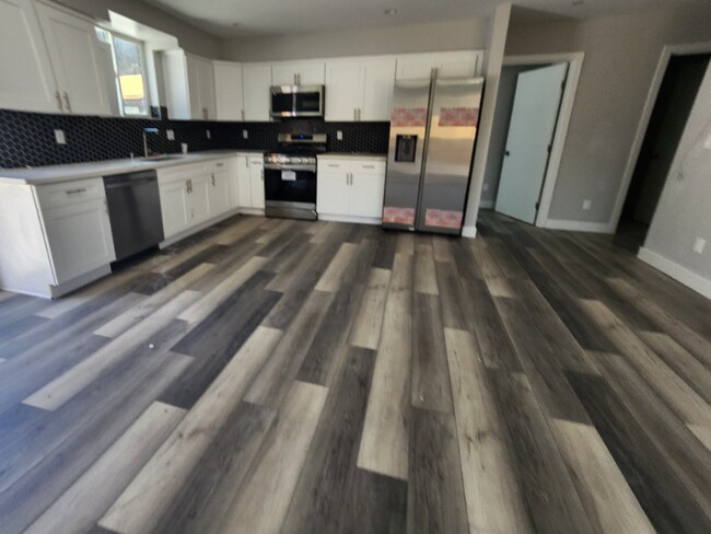 Foto del edificio - 3330 Portola Ave