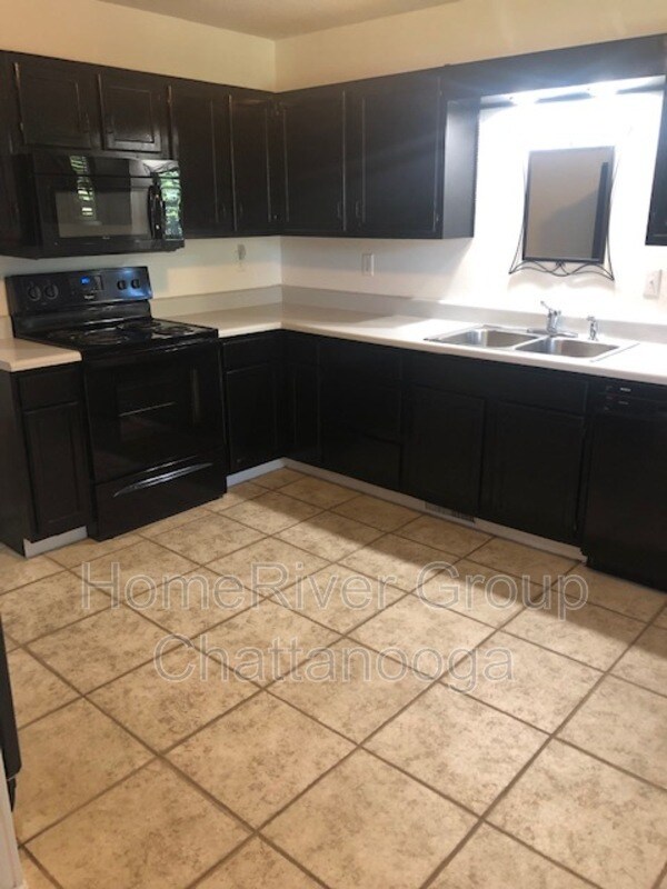 Foto del edificio - 8809 Brook Point Ln