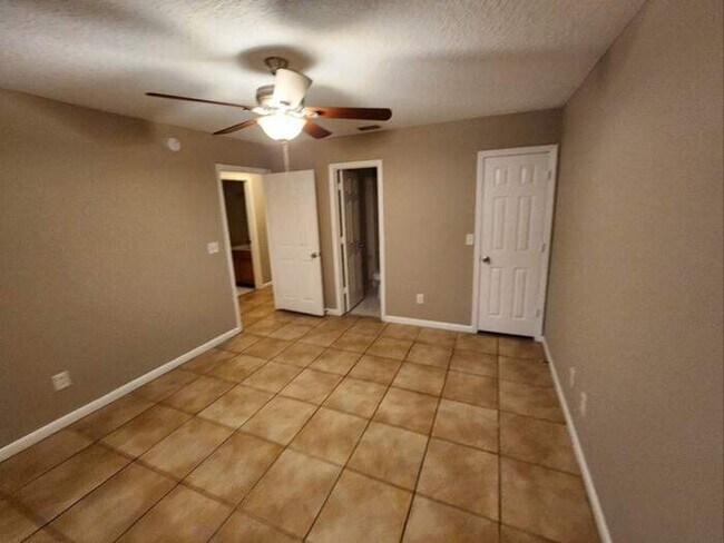 Foto del edificio - NOW AVAILABLE! - 11741 Saints Rd, Jacksonv...