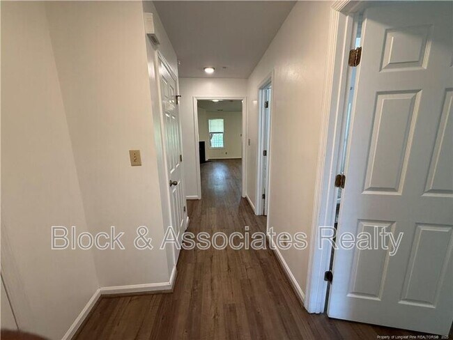 Foto del edificio - 259 Waterdown Dr