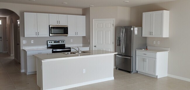 Building Photo - 25373 E Lenox Cir