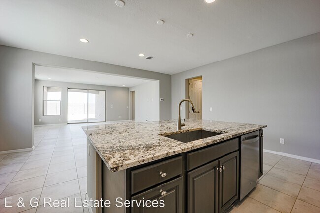 Building Photo - 4 br, 2 bath House - 8938 W Marshall Ave