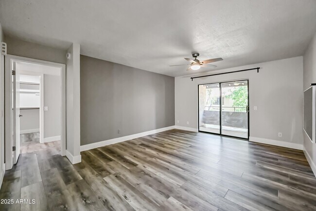 Foto del edificio - 2146 W Isabella Ave